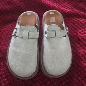 Women's Suede Mules in Light Gray